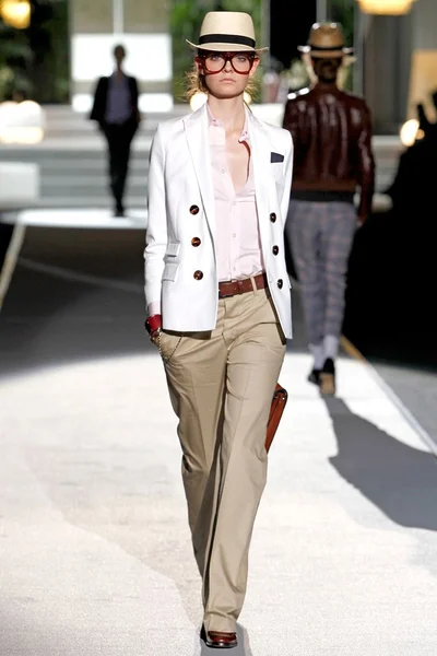 Look 15